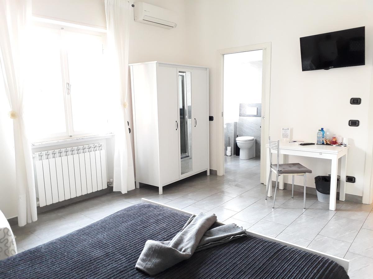 Zimmer mit Queensize-Bett und eigenem Bad